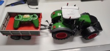 RC Traktor se sklápěcím- Použité, funkční, polámané dopravou- viz foto, outlet