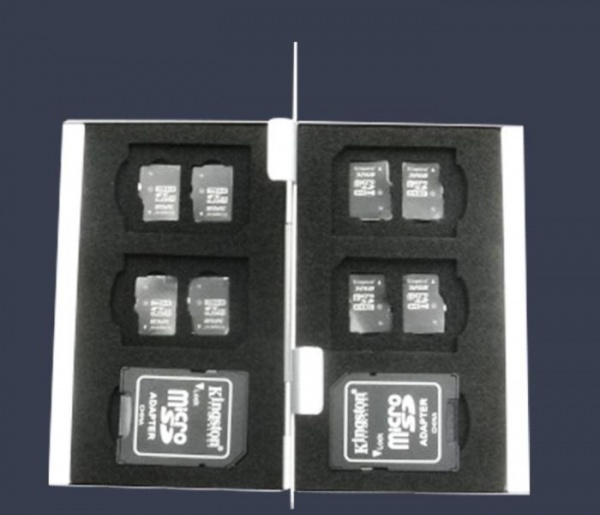 Pouzdro na paměťové SD / micro SD karty (stříbrný)