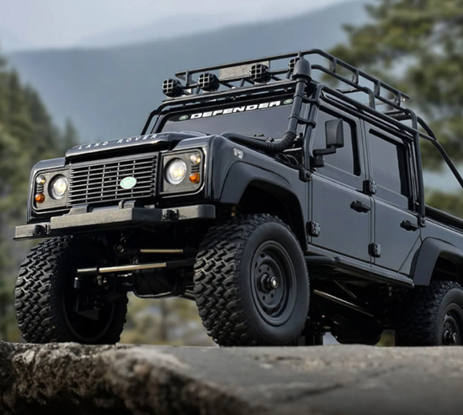 Kovový Land Rover Defender 1/18 černý