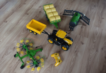 Výhodný set RC traktoru 1/16 s kompletním příslušenstvím