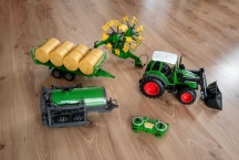 Výhodný set RC traktoru s čelním nakladačem a příslušenstvím